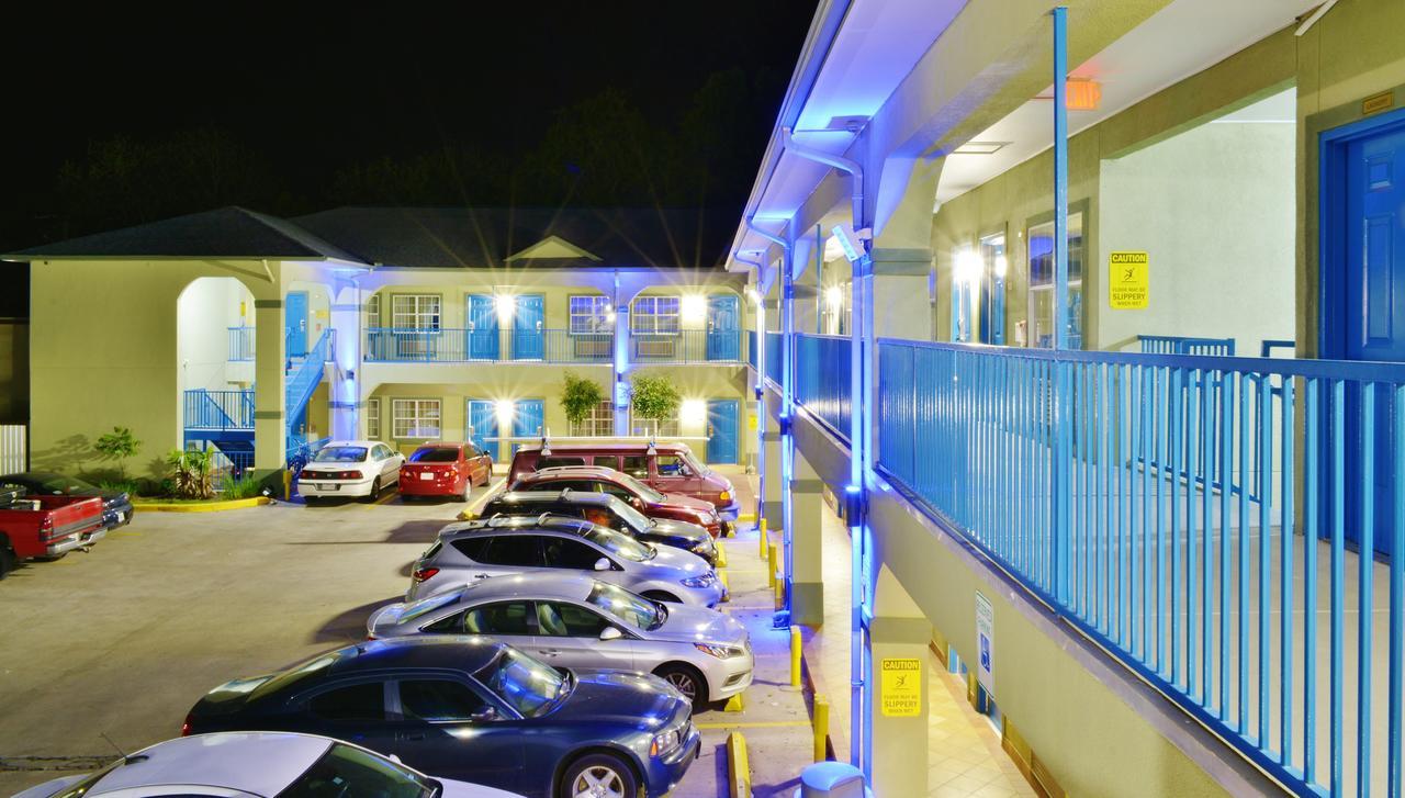 Scottish Inn And Suites Alvin Exterior foto