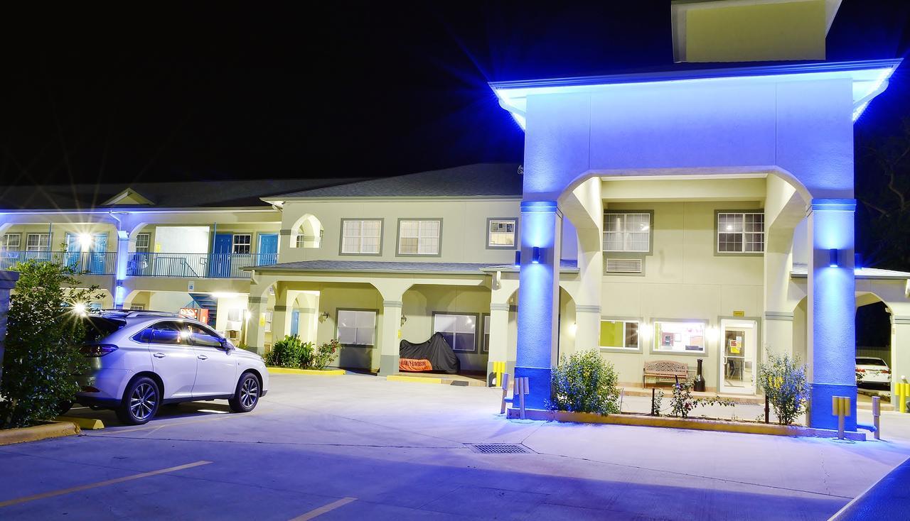 Scottish Inn And Suites Alvin Exterior foto