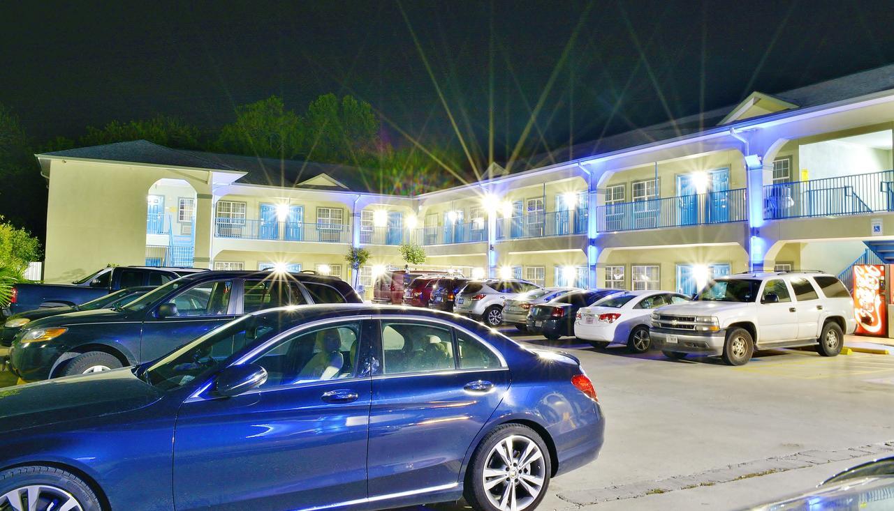 Scottish Inn And Suites Alvin Exterior foto